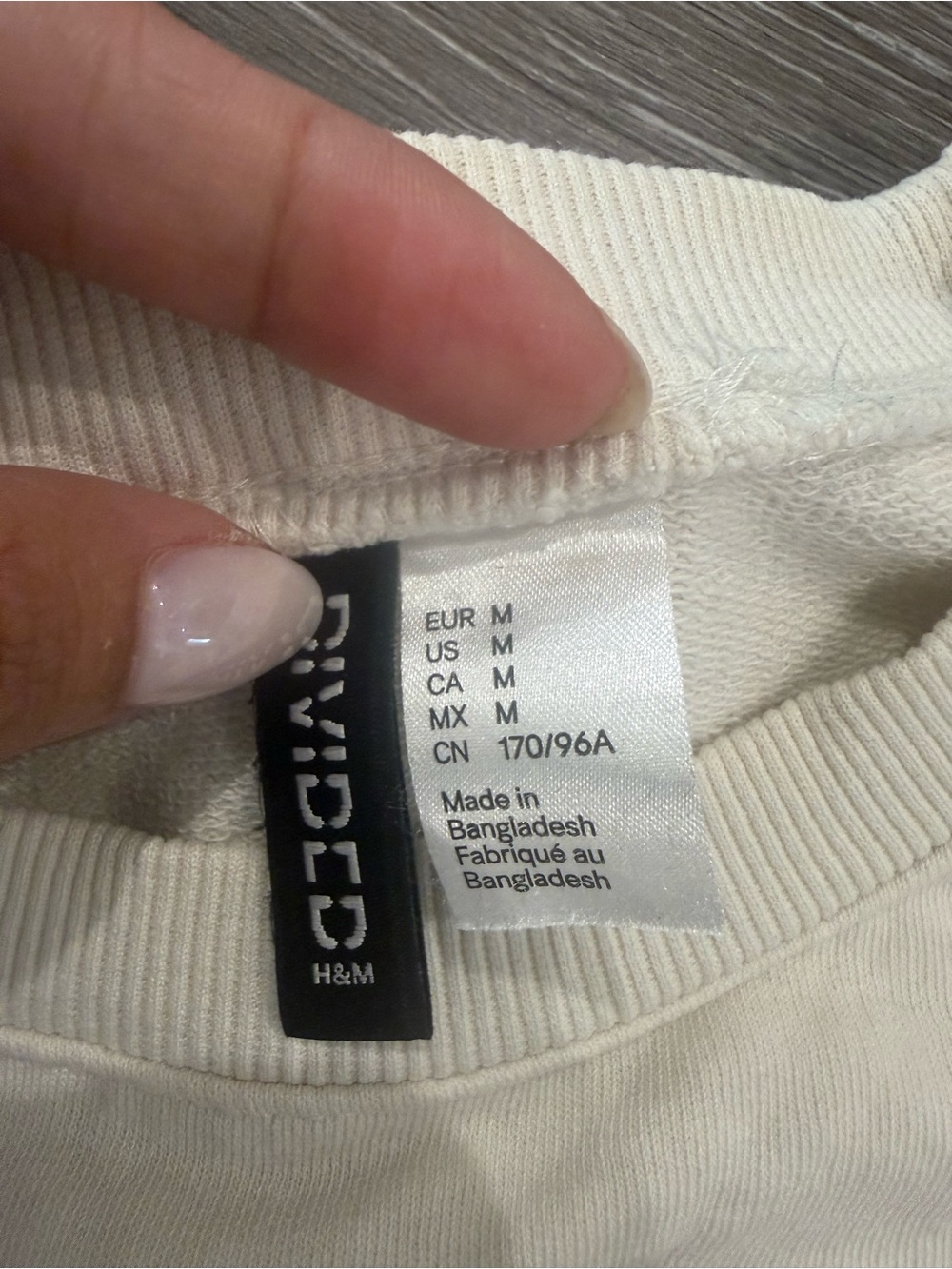 H&M Cream Cropped Sweatshirt with Small Script Logo - Picture 4 of 4